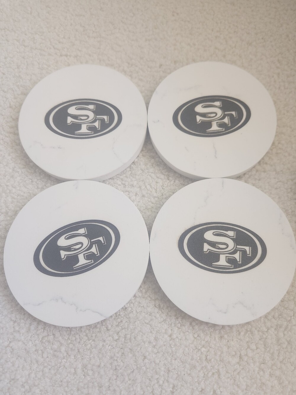 San Francisco 49ers Coaster Set - Marble White Artificial Stone Black SF Logo